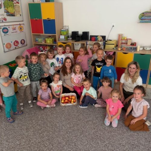 🍎 Dzień Jabłka – inicjatywa rodzicielska w grupie Pomarańczowej! 🍎